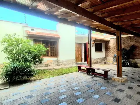 ALQUILER CASA 3 DORM.- CALLE RIVADAVIA GODOY CRUZ