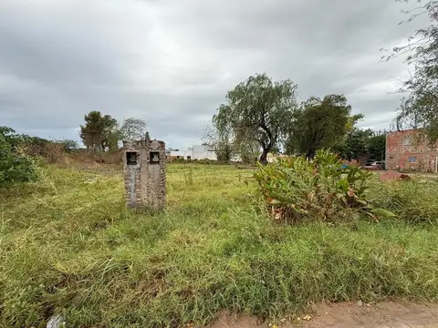 Venta de lotes . 200m² u$s 15000. Todos los servicios.