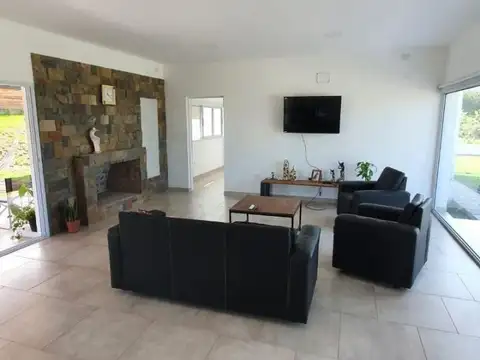 Esplendida Casa De 3 Dormitorios, 3 Baños, Cochera Doble, Pileta Con Solarium Y Quincho. Los Al...