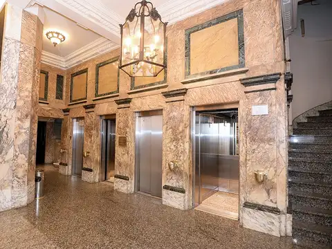 AV ROQUE SAENZ PEÑA 600