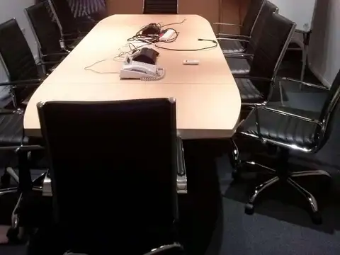 Oficina 7 ambientes con 2 baños