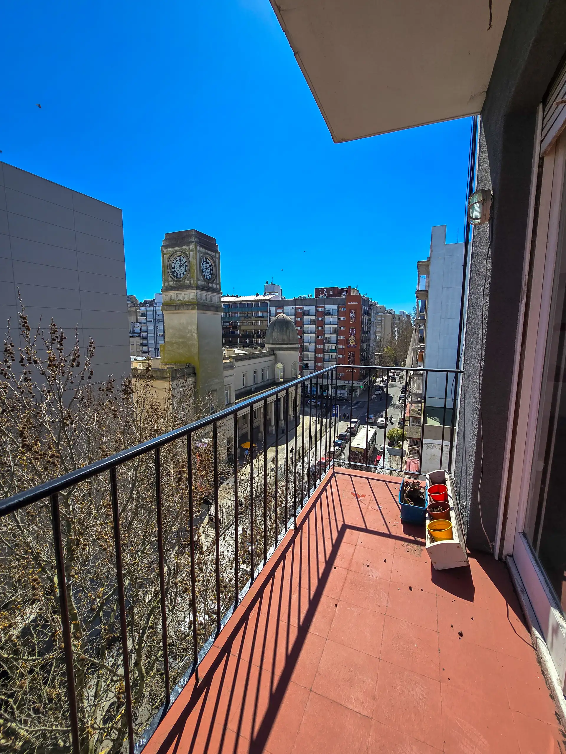 Departamento 2 amb. con balcón - Sarmiento y Rawson
