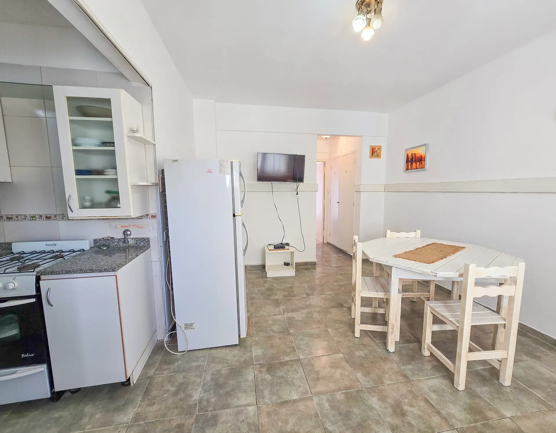 Departamento 2 amb. con balcón - Sarmiento y Rawson