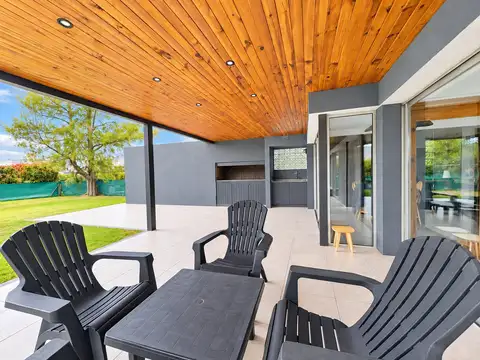 Casa 7 ambientes con 4 baños