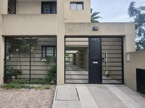 Apto Credito En Calle Jorge Newbery 300, Piso PB