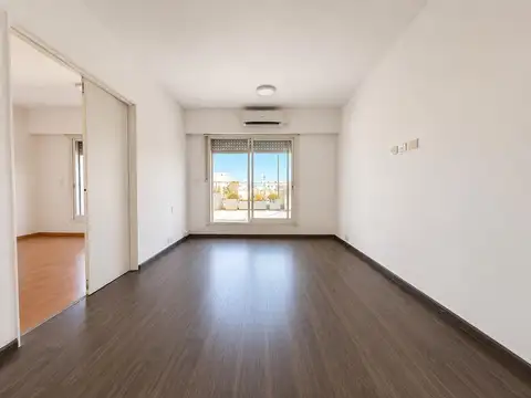 Alquiler Oficina con terraza · 150m2 total (100 m2 cubiertos) 5 ambientes 2 baños · Súper luminosa 