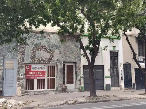 Casa a reciclar al frente sobre calle Cafferata. Apto comerc