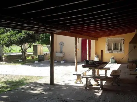 Casa 5 ambientes con 2 baños