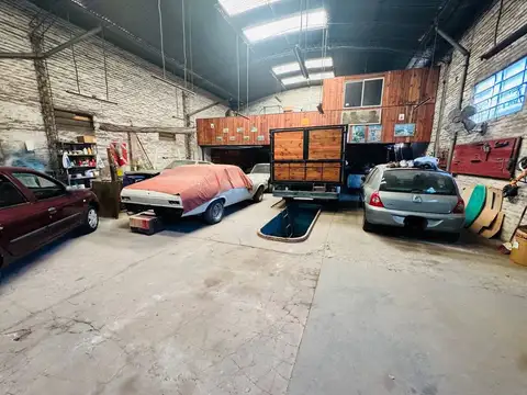 Galpón, deposito en venta con casa florida oeste