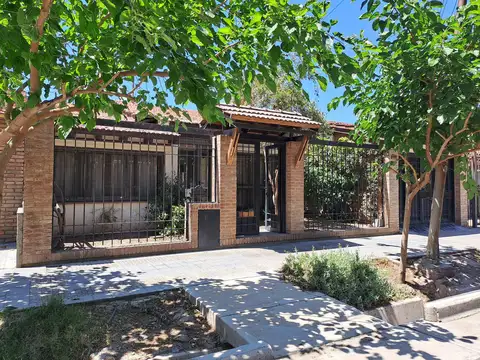 Venta - Casa APTA CREDITO - 3 dormitorios + estudio - Dorrego