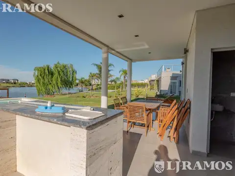 Casa 7 ambientes con 3 baños