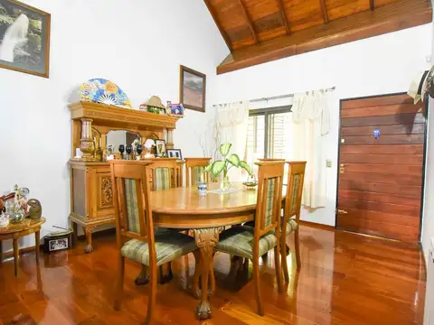 Casa en Venta con 2 cocheras