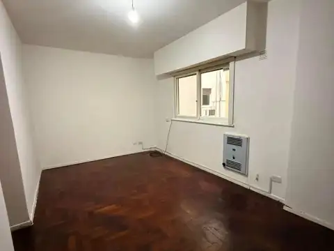 2 Ambientes - Al Frente - Balcón - Excelente Ubicación