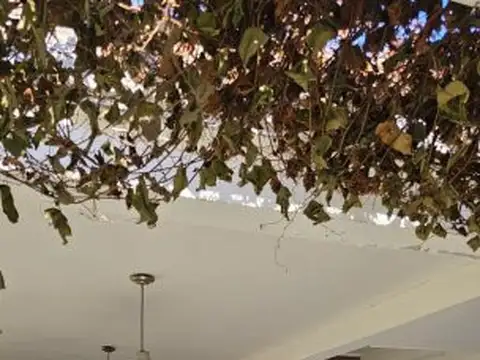 Casa 6 ambientes con 2 baños