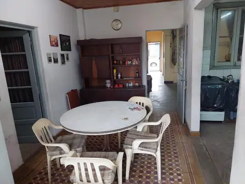 Casa 5 ambientes con 2 baños
