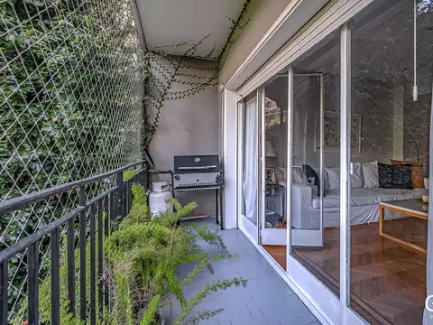 IMPECABLE 5 amb - Hecho a nuevo con balcón y TOTEM en Recoleta