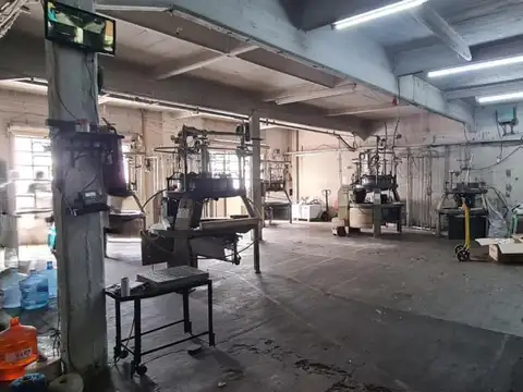 Galpon en dos plantas 480m² en VENTA - V BALLESTER CON RENTA