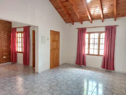 Casa 4 ambientes con 2 baños