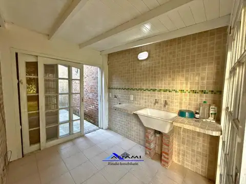 Casa 5 ambientes con 3 baños