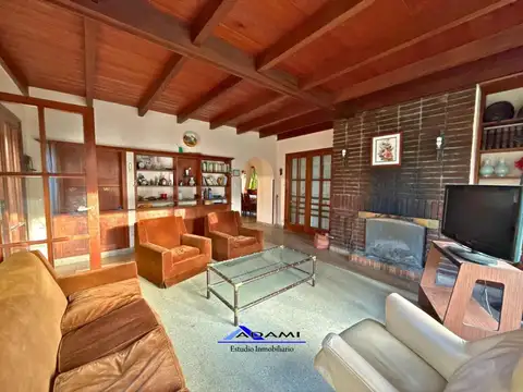 Casa en Venta con 2 cocheras