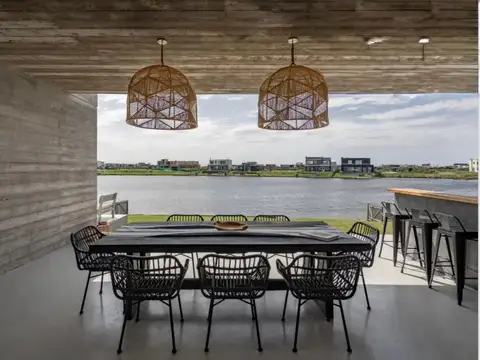 VENTA CASA HORMIGON PISCINA de DISEÑO  PUERTOS