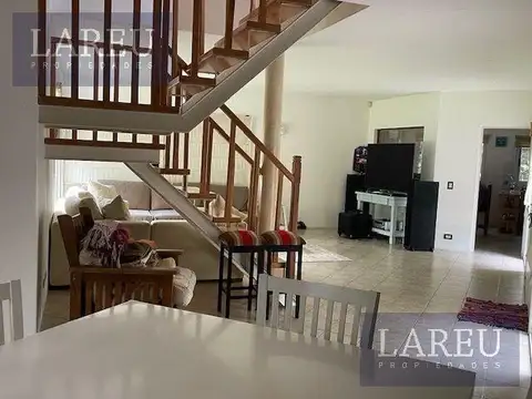 Casa 6 ambientes con 3 baños