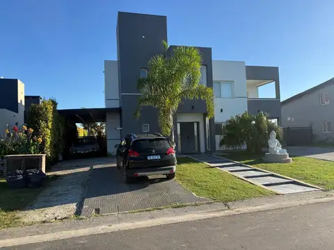 Casa 6 ambientes con 3 baños