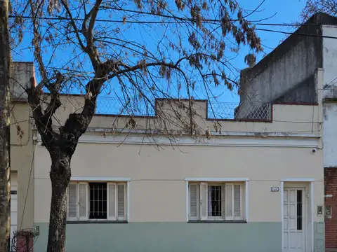 VENTA CASA MULTIFAMILIAR - OPORTUNIDAD - CASEROS