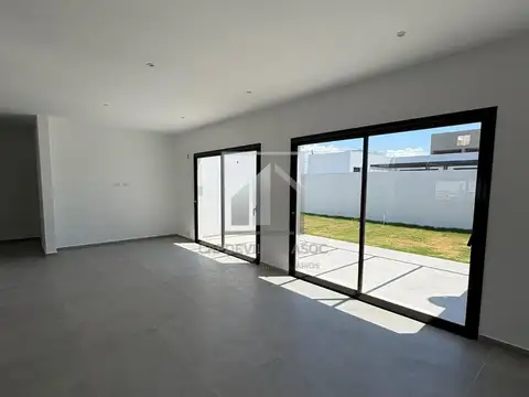 Casa 4 ambientes con 3 baños