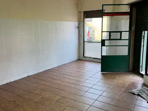 Local en Venta Via Púb.