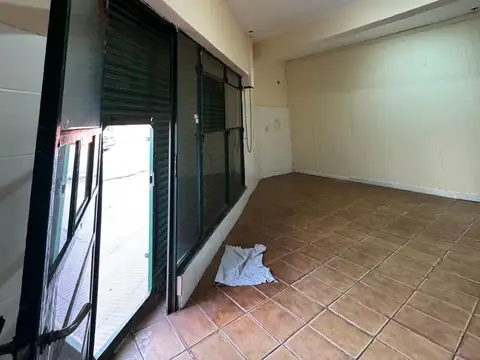 Local en Venta Via Púb.