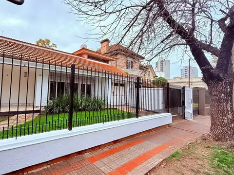 CASA 4 AMB. CON COCHERA, PATIO Y TERRAZA