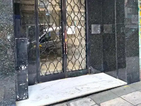 Larrea 421 e/ Lavalle y Avenida Corrientes