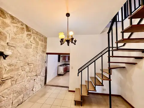 Casa de 4 dormitorios con cochera | Apto Credito Hipotecario