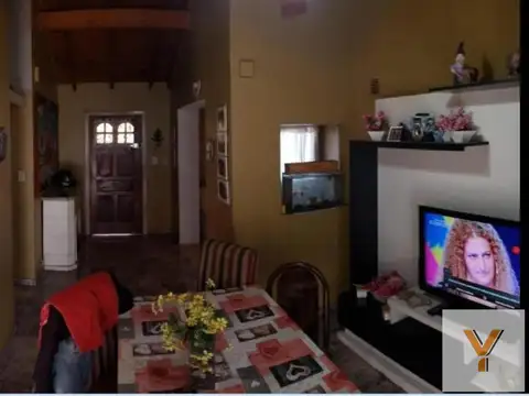 Casa en Venta - 3 Dormitorios 2 Baños - 201mts - Lomas De Zamora (Partido)