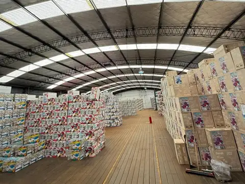alquiler deposito galpon 1800m2 sobre lote 900m2