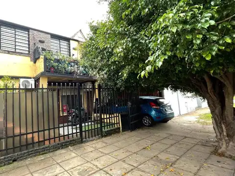 VENTA CASA MULTIFAMILIAR- PATIO-COCHERA-EL PALOMAR