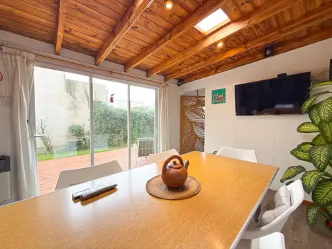 Casa 5 ambientes con 2 baños
