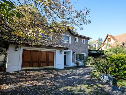 Casa en Venta con 4 cocheras