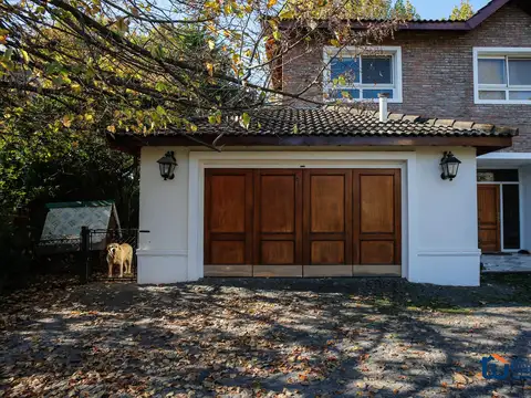 Casa 7 ambientes con 5 baños