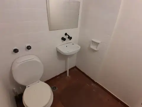 OFICINA 2 AMB USO COMERCIAL O PROFESIONAL EXCLUSIVO A METROS DE LA ESTACION FLORIDA MITRE SIN EXPENSAS