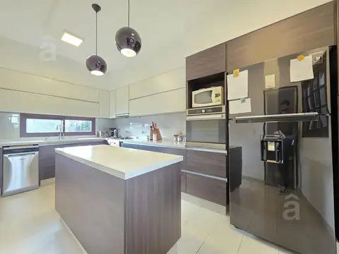 PH en Villa Ballester - Venta - Cuatro Ambientes - Próximo a estación y centro comercial.