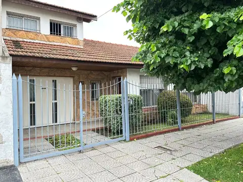 PH CASA 4 AMBIENTES VENTA COCHERA PATIO TEMPERLEY