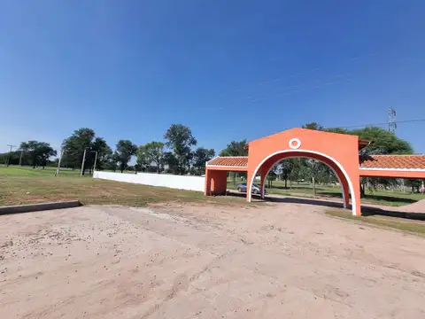 Quincho con pileta y casa a terminar en venta!