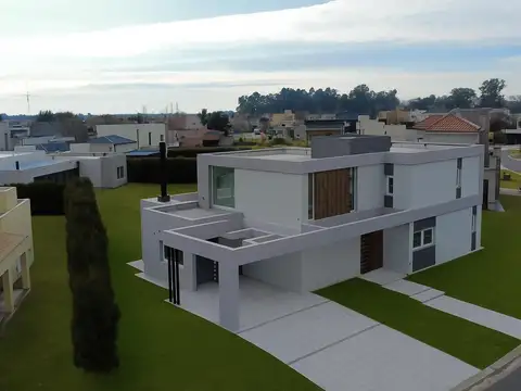 Casa en Venta en Santa Inés, USD 270.000