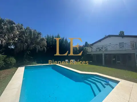 Casa 5 ambientes con 3 baños