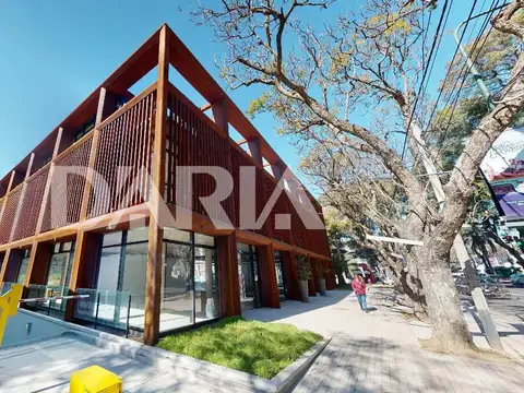 Oficina en alquiler sobre Avenida Libertador con cocheras, Martinez
