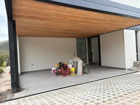 La deseada, Colinas de la deseada 100
