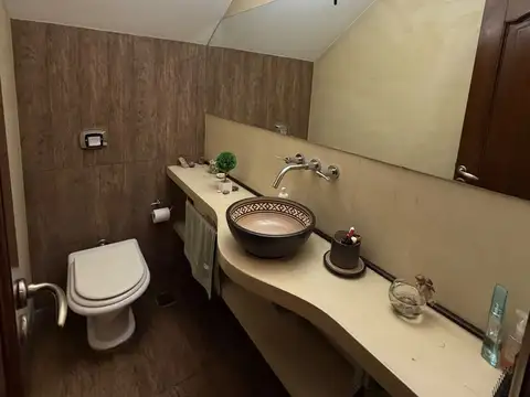 Casa 5 ambientes con 4 baños