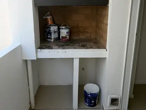 MONO AMBIENTE-AMPLIO -LUMINOSO -BALCON-SALTA 2474-SEMI NUEVO